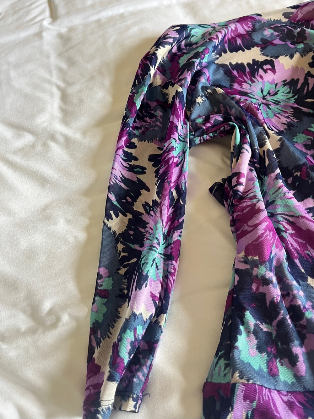 ELLE Size M Teal and Purple Floral Faux-Wrap V-Neck Ruched Top - Picture 12 of 16